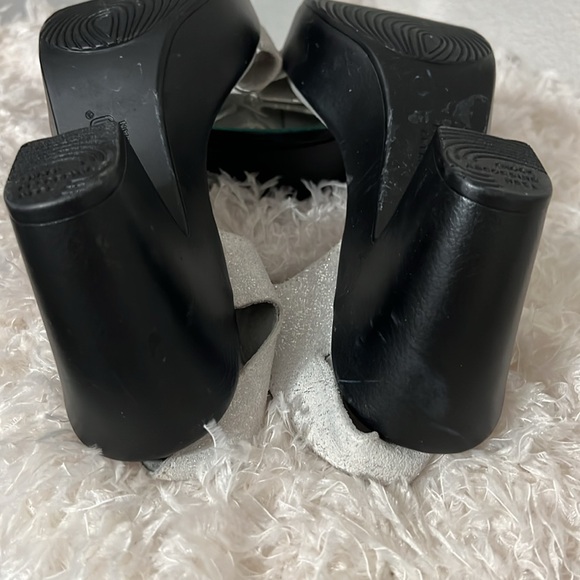 New! Monroe Silver Suede Willa Platform Heeled Sandals Size 8N - Picture 6 of 8